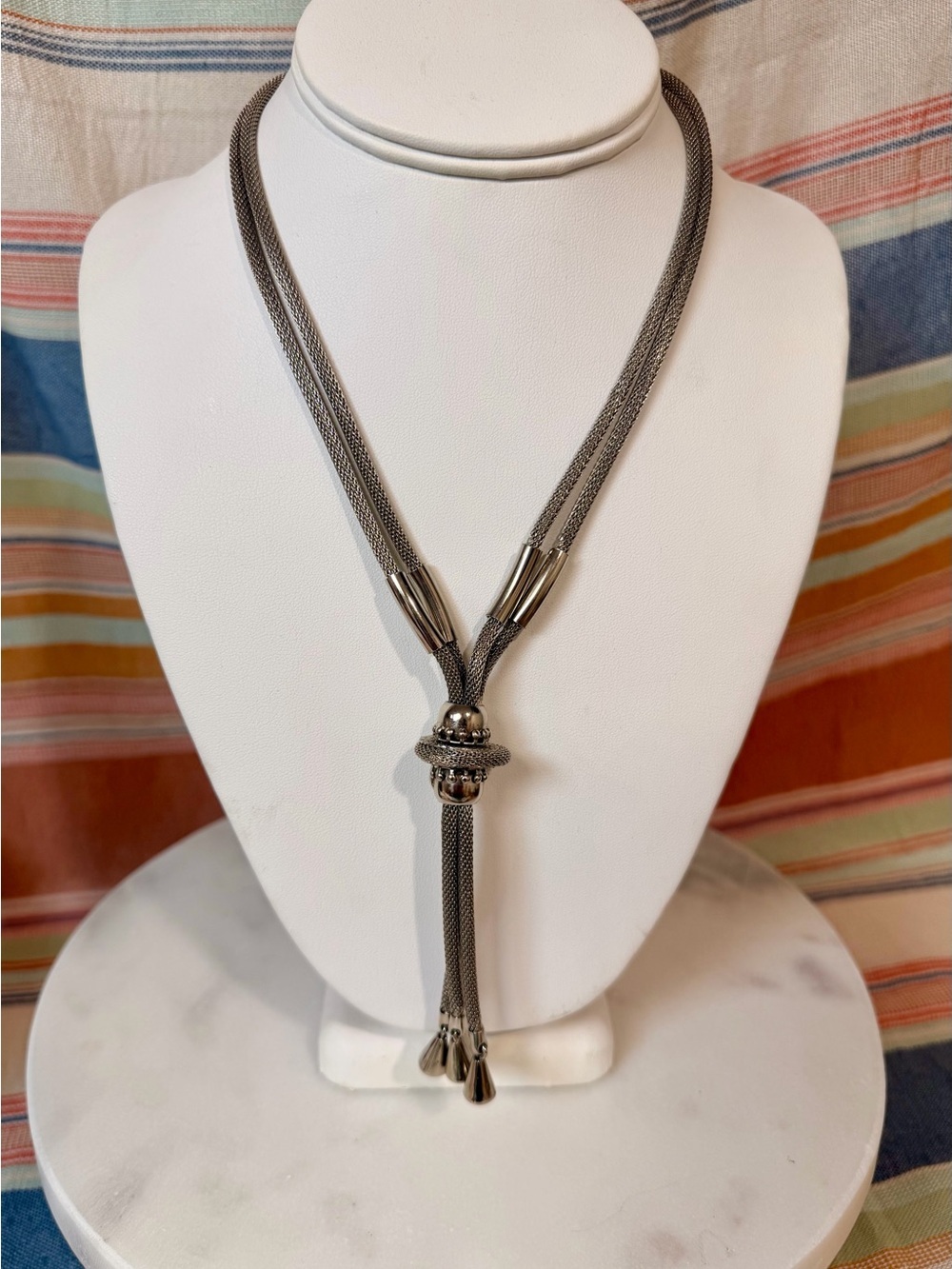 Vintage 1971 Elegant Silver-Tone Mesh Lariat Necklace- 26”